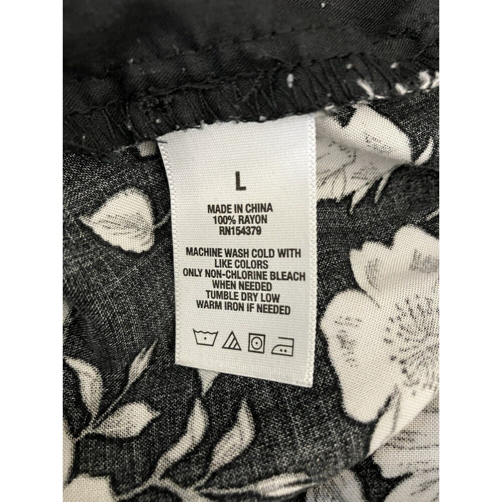 Aeropostale Womens Black White Floral Wide Leg Crop Capris Large NWOT - Picture 3 of 6